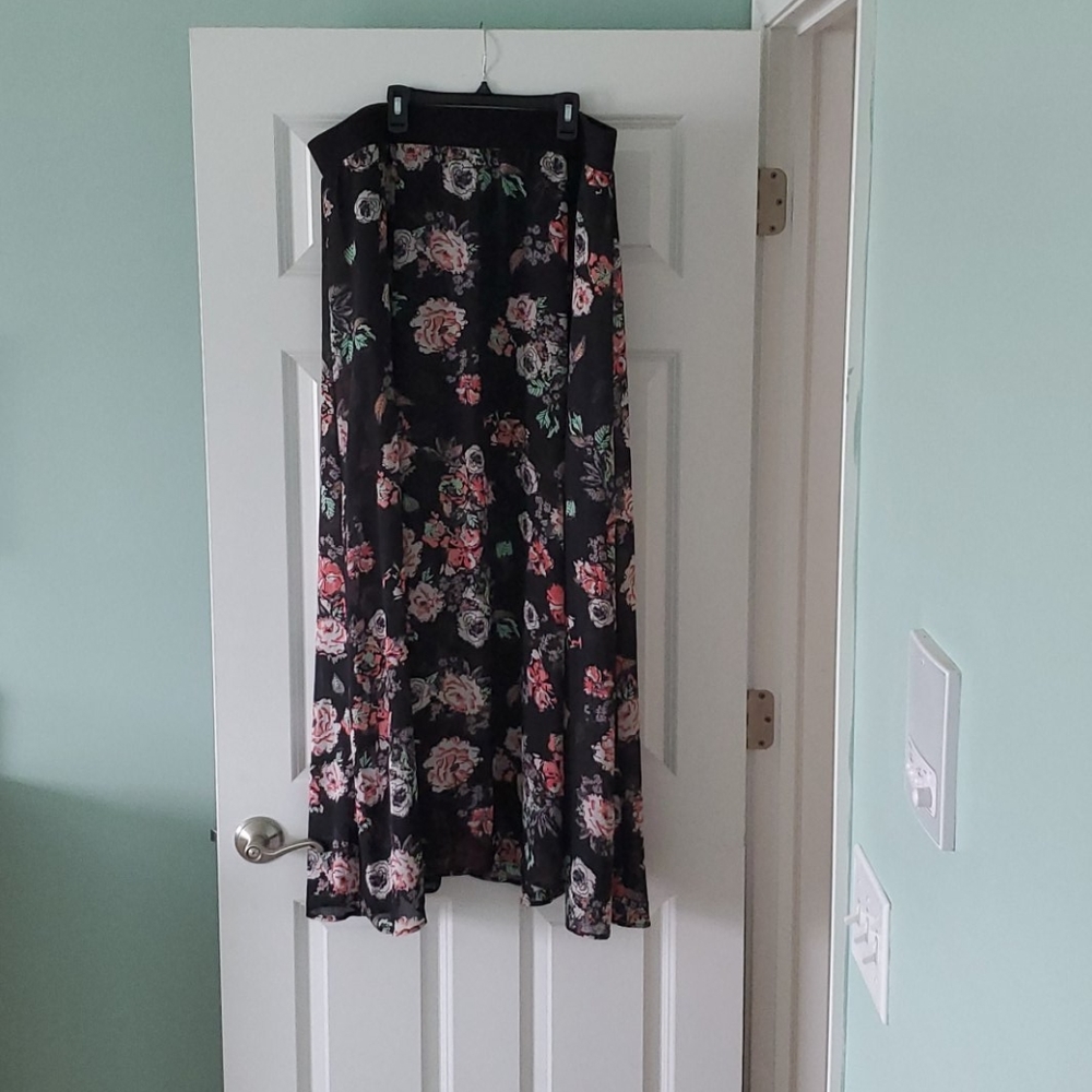 Floral print maxi skirt